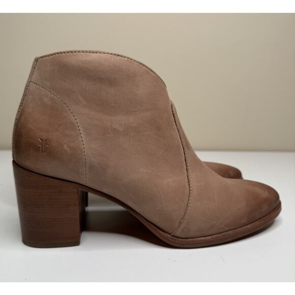 Frye Nora Ankle Bootie Womens 9 B Sand Leather Side Zip Stacked Block Heel - Picture 1 of 13